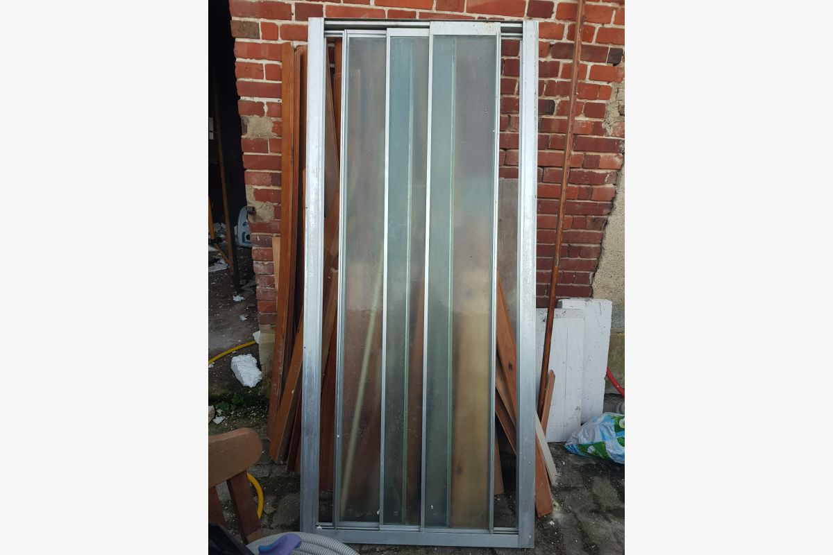Porte de douche  - 30249590_9c6f5c56fbda3af408c16c2a29c33ec4.jpg