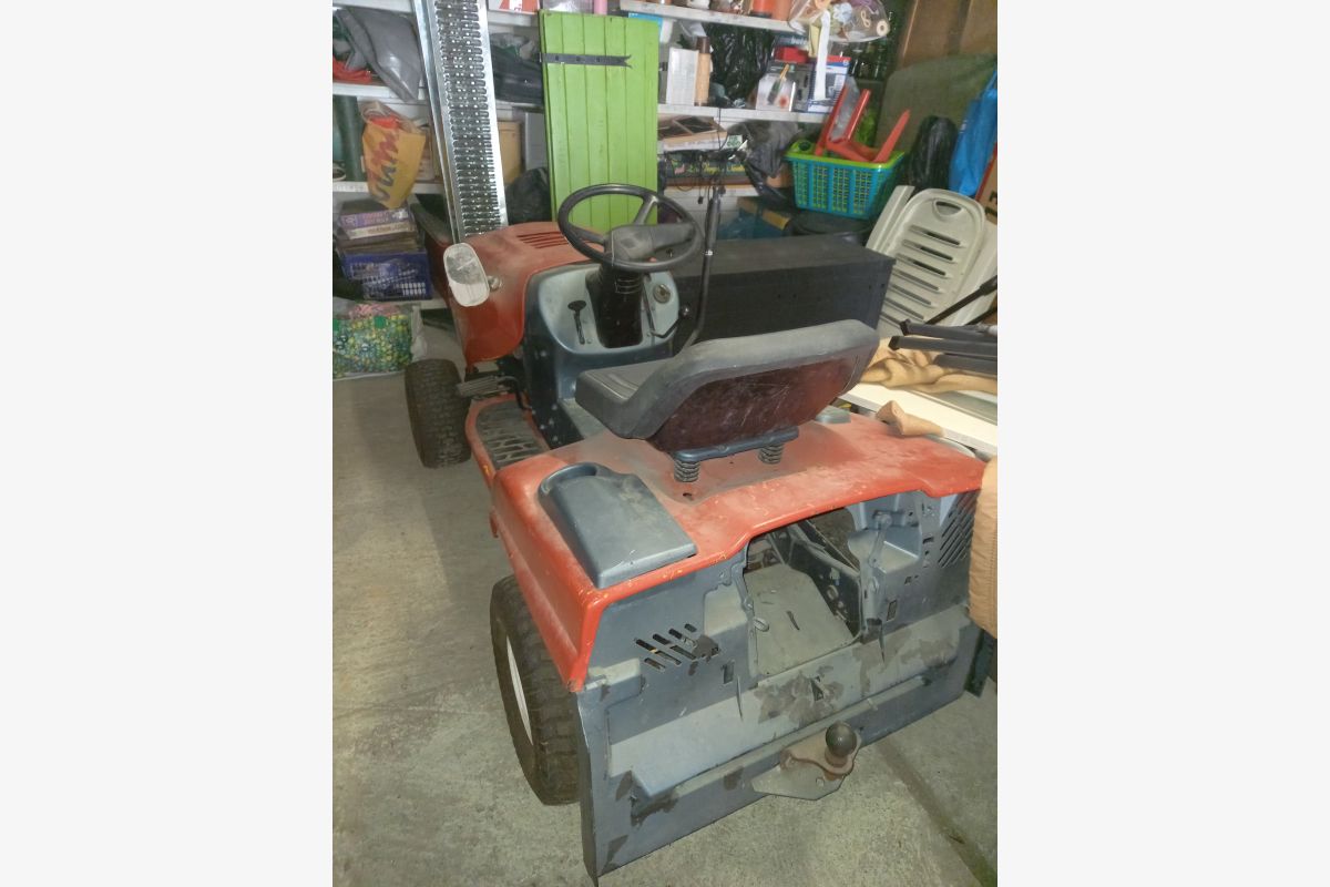Tracteur tondeuse - 30249624_9bcd0242925ec7968fdfa114b2b0c1a9.jpg