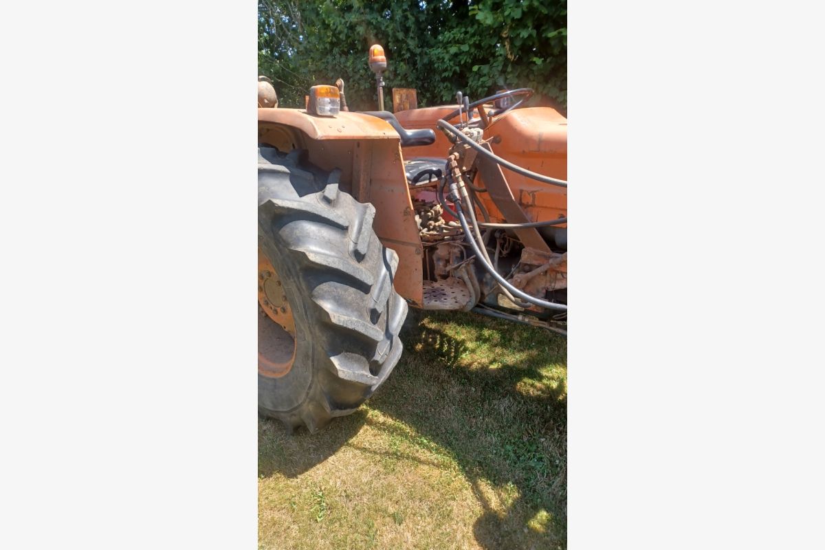 Tracteur Someca 550  - 30249767_71086112544809bf25b63f29d279e0b1.jpg