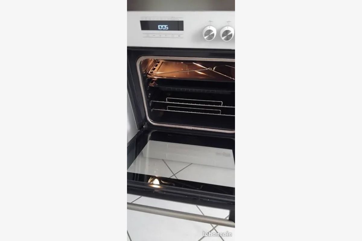 Cuisinière électrique - 30249863_c71391cdf7ba0f429a8f24fda66e0452.jpg