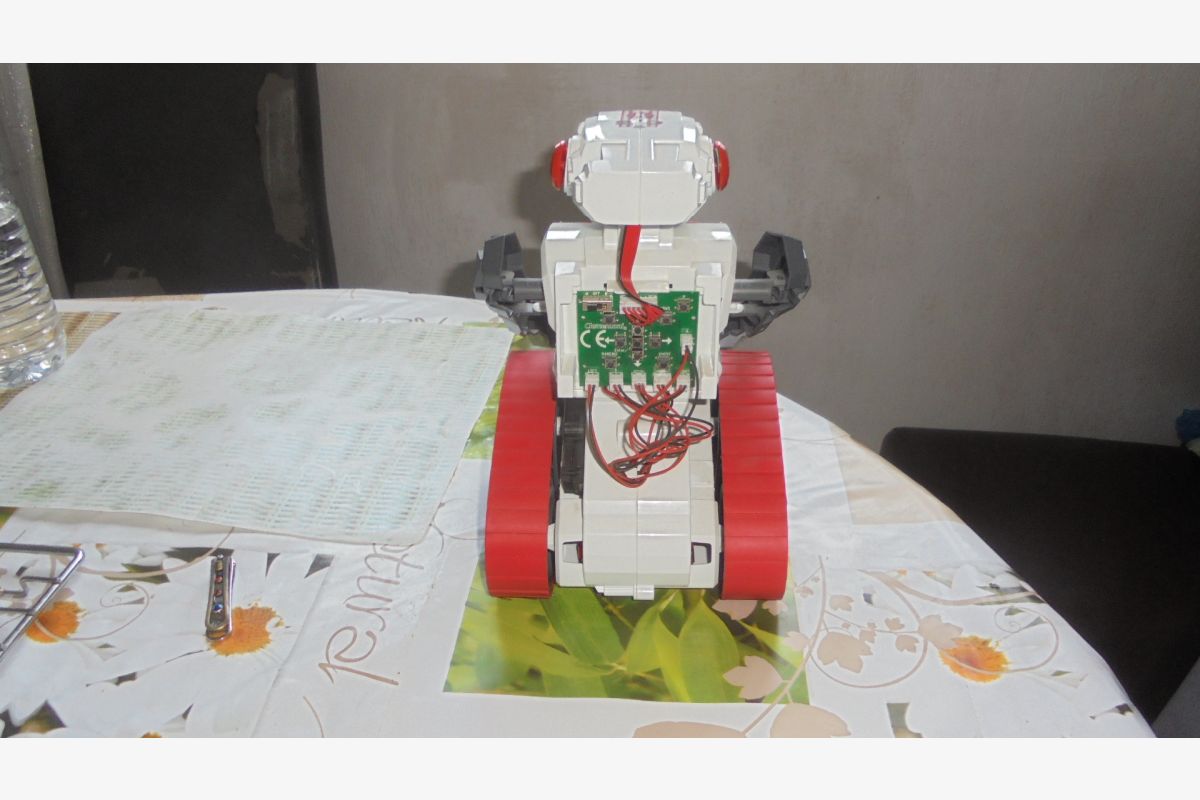 Robot évolution programmable - 30249902_9d4d917f6b17aca84356288ae337eca9.jpg