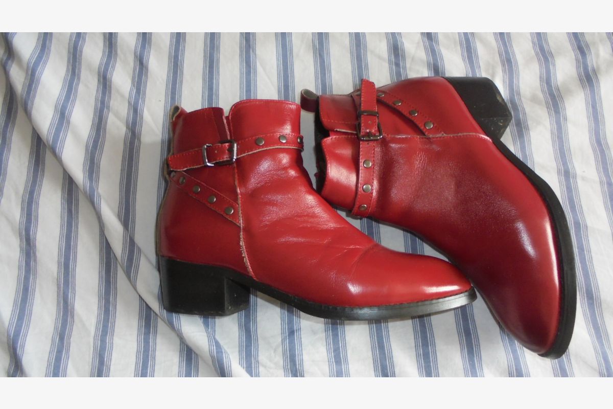 Paires de belles bottines femme rouge, taille 40 - 30249903_00e30745c1567eaebc87f4bad46df5ca.jpg