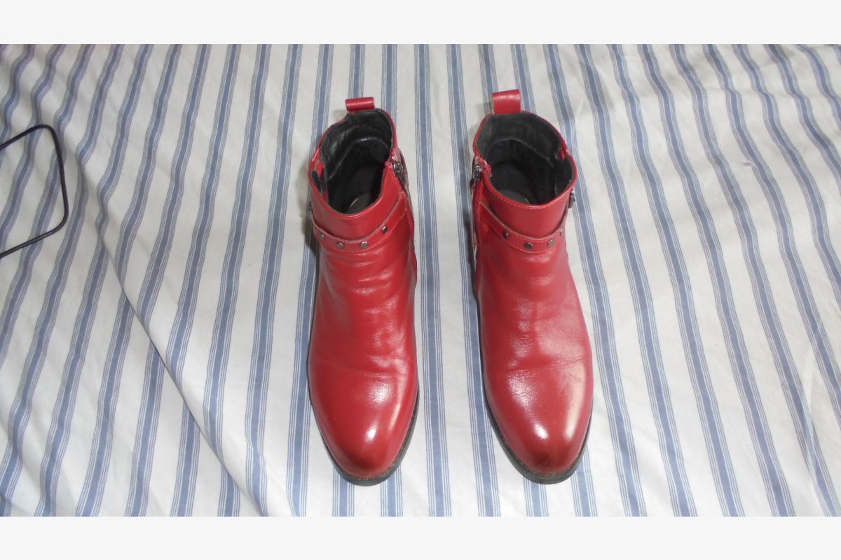 Photo 1 Paires de belles bottines femme rouge, taille 40