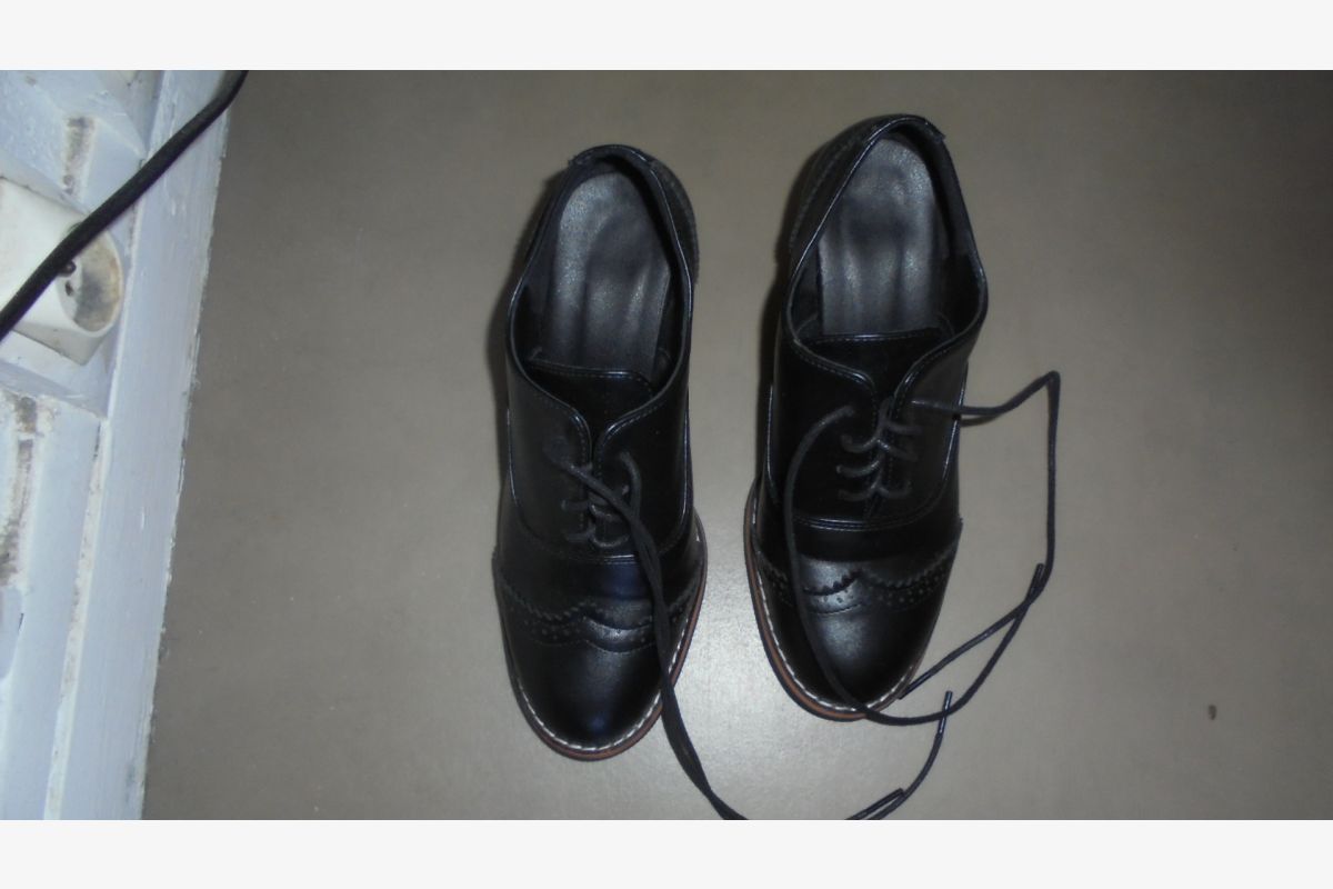 Photo 1 Chaussures femme, noires, talons haut de 7,5 cm