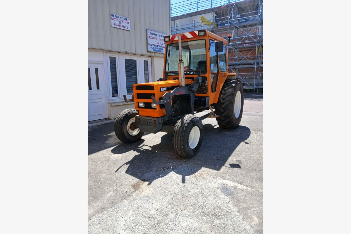 Photo 1 Tracteur Renault 