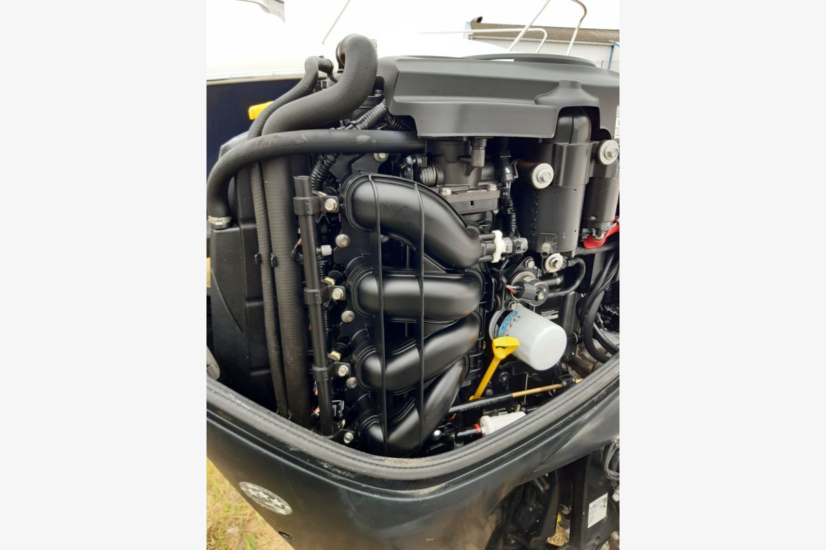 Bateau à moteur  - 30250073_77515ee7fbb143106fb3fe2a0a19ce06.jpg