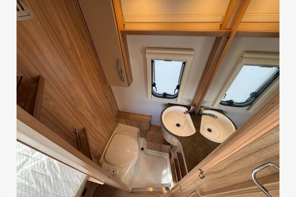 Caravane Eriba Nova Light 425 - 30250113_6d19c52dbb1815051eae684a68ca9c22.jpg