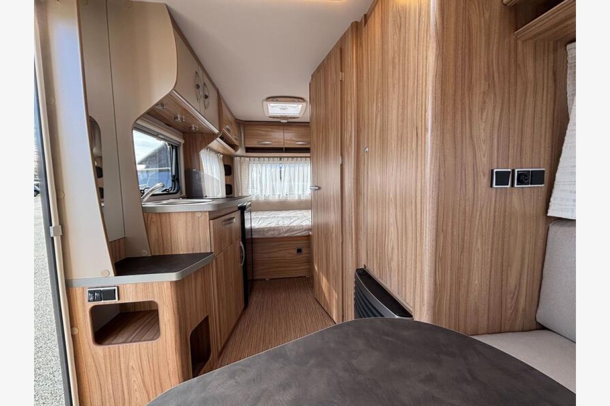 Caravane Eriba Nova Light 425 - 30250113_b723046d173e55d9cb0e21d33670ee1b.jpg
