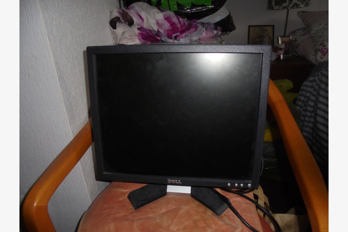 Photo 1 Ecran de PC dell 17 pouces