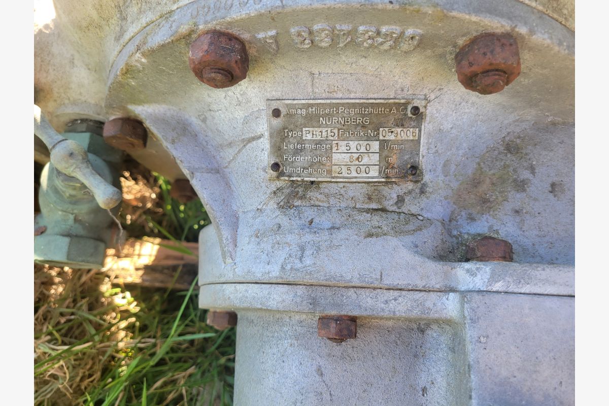 Une tonne à eau - 30250163_7105282ab64fa91d3b400d1619cf3625.jpg