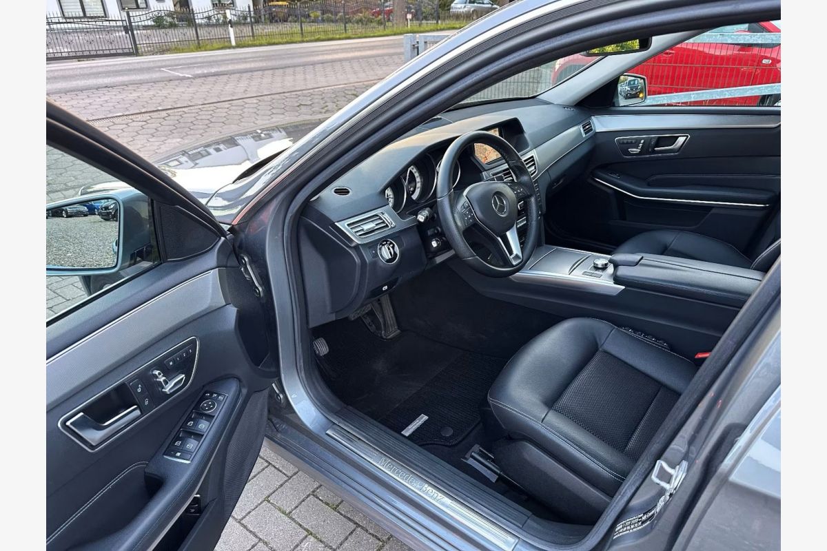 Superbe MERCEDES classe E 400 EXECUTIVE 3.0L V6 Bi-Turbo 333 cv, carnet Mercedes Complet / un seul propriétaire de 2014 a Juin 2026 - 30250399_a5c791ad41e8ede13ac5af1e2d28e3ea.jpg