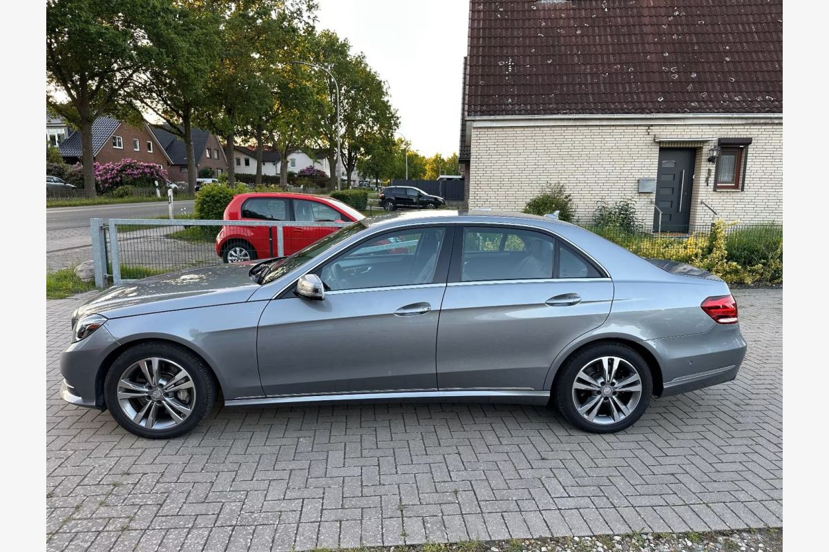 Photo 1 Superbe MERCEDES classe E 400 EXECUTIVE 3.0L V6 Bi-Turbo 333 cv, carnet Mercedes Complet / un seul propriétaire de 2014 a Juin 2026