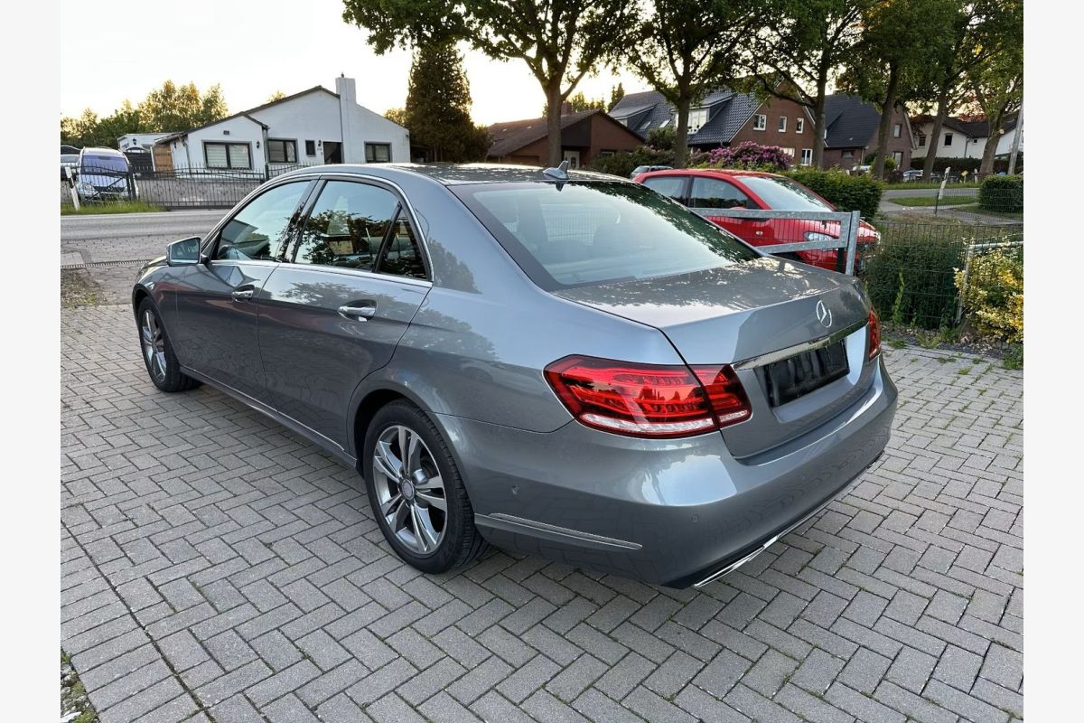 Superbe MERCEDES classe E 400 EXECUTIVE 3.0L V6 Bi-Turbo 333 cv, carnet Mercedes Complet / un seul propriétaire de 2014 a Juin 2026 - 30250399_f0a40f59647fd095a48e2176936b0c0d.jpg