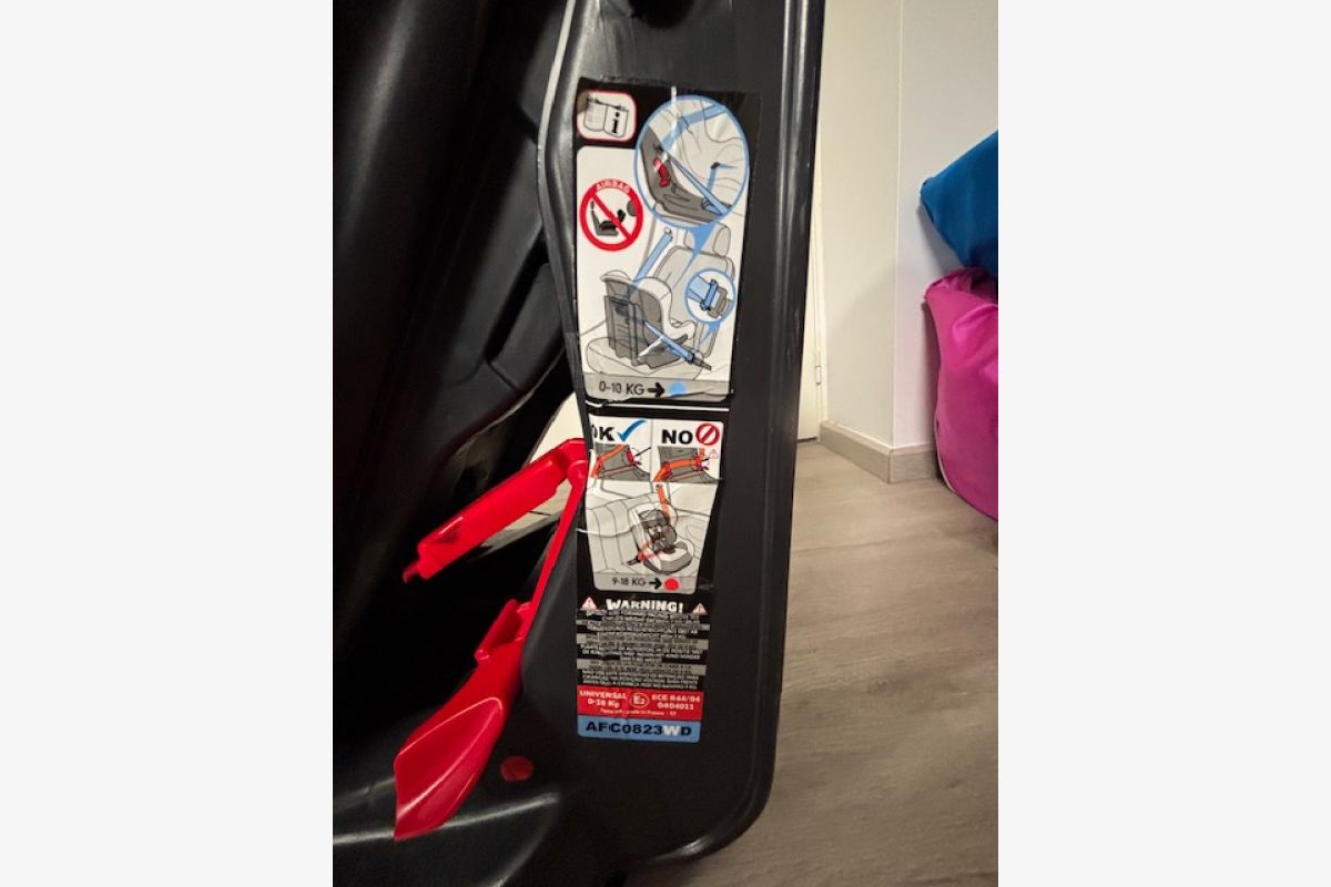 siege auto tres bon etat 1 er main servi occasionnellement ( nous grand parent) valeur 70€ vend 30€ pas de livraison payment espece sur place - 30250401_6582b846fda15fcab97e02b9b00b0aad.jpg