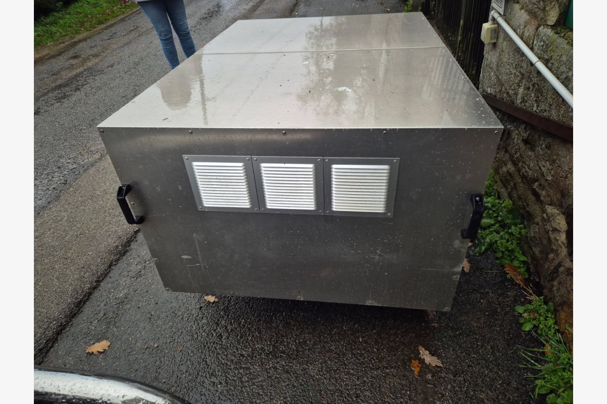 Caisse à chiens - 30250611_aac9ae925f6731275fc7b0a6b4c94770.jpg