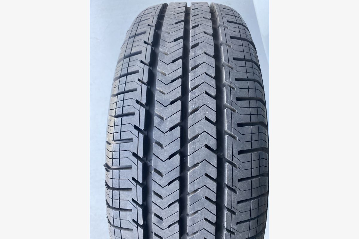 4 pneus été Michelin Agilis 215/60R 17C - 30250631_56c2daced1db26ed3f6dfcc8ec337d34.jpg