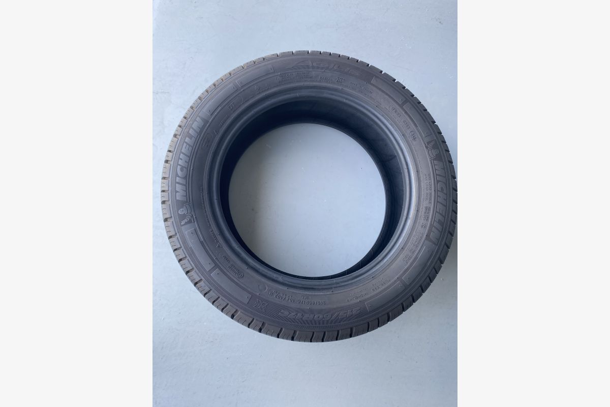 Photo 1 4 pneus été Michelin Agilis 215/60R 17C