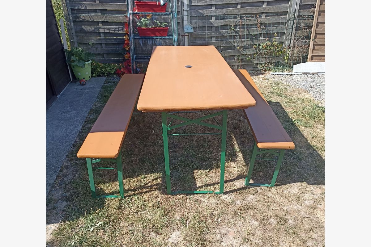 Photo 1 Table