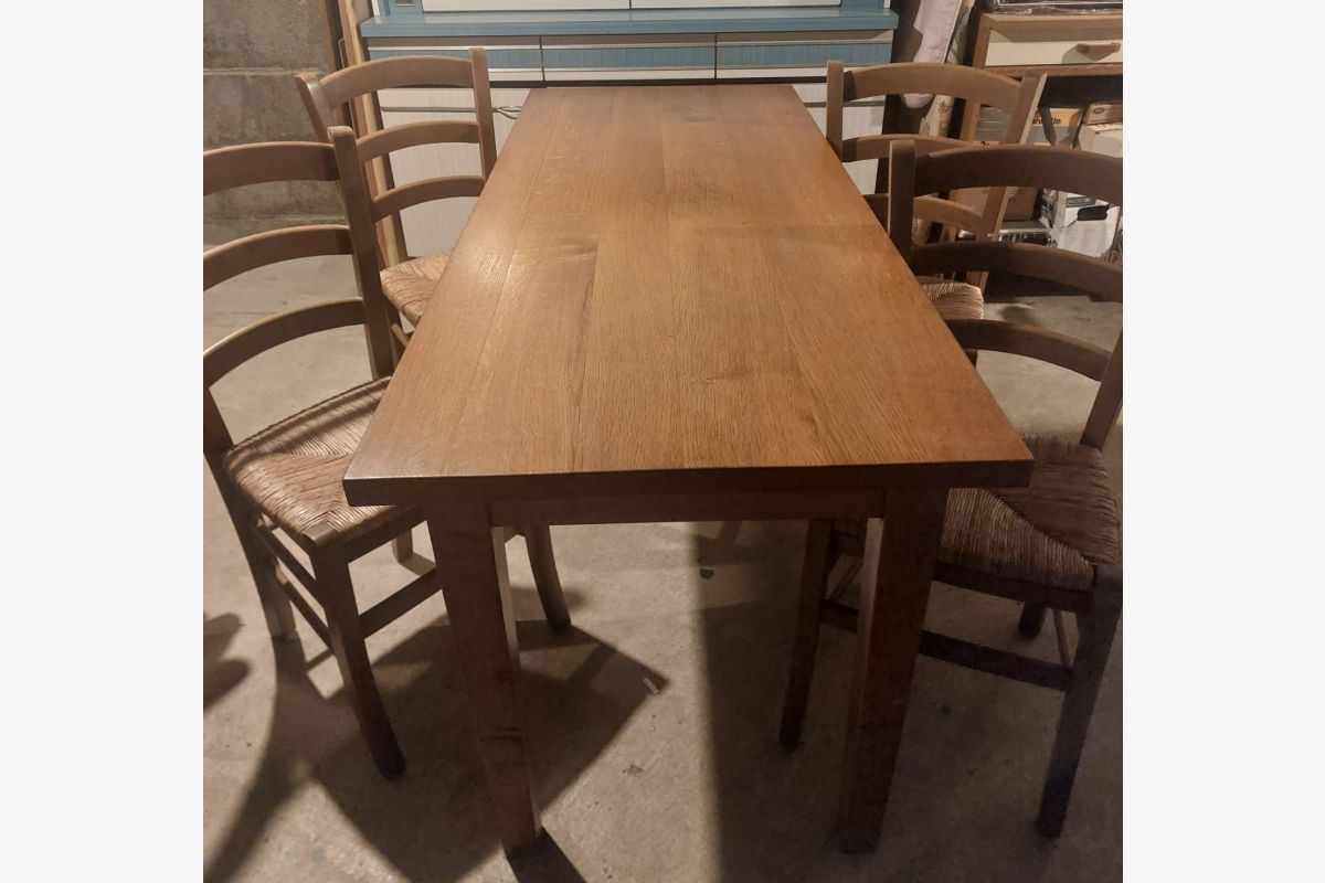 Photo 1 Table