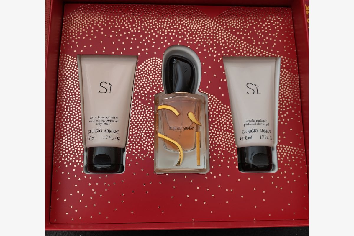 Photo 1 Coffret Cadeau Giorgio Armani SI Eau de Parfum Femme 50 ml