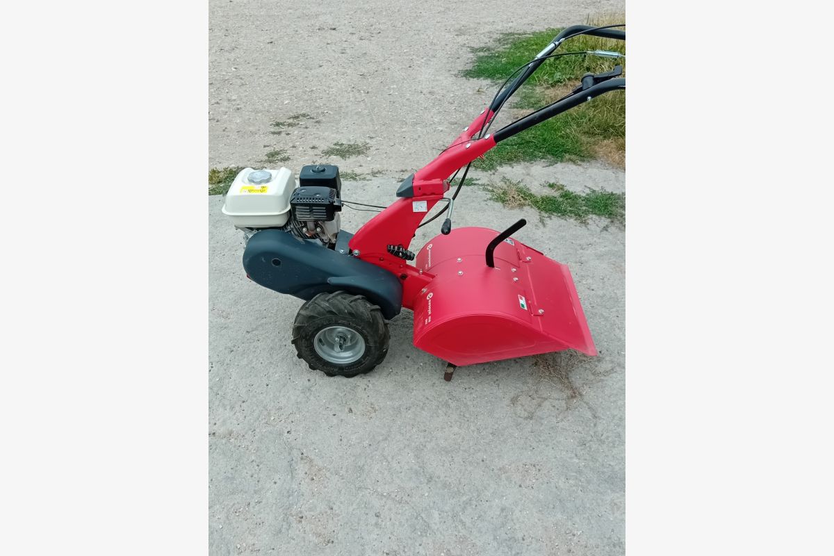 Photo 1 Motoculteur avec rotovateur