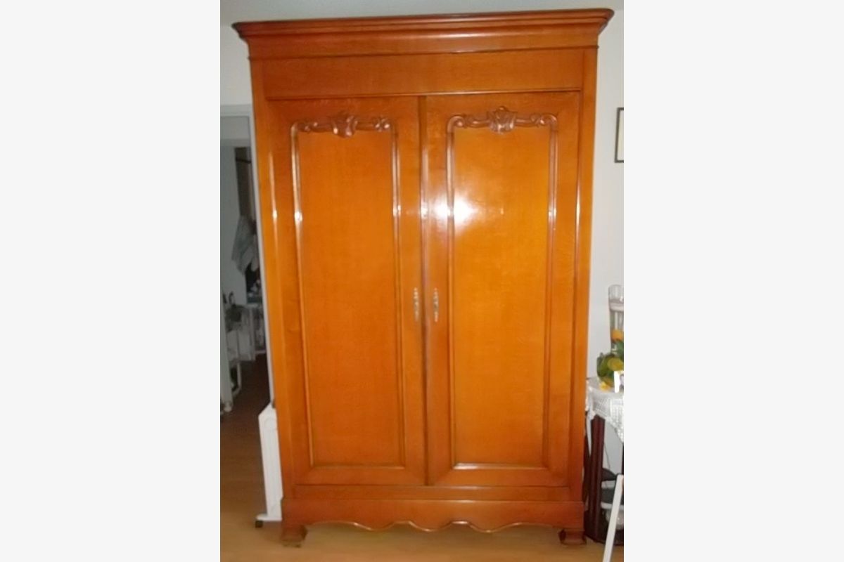 Photo 1  Grande armoire normande