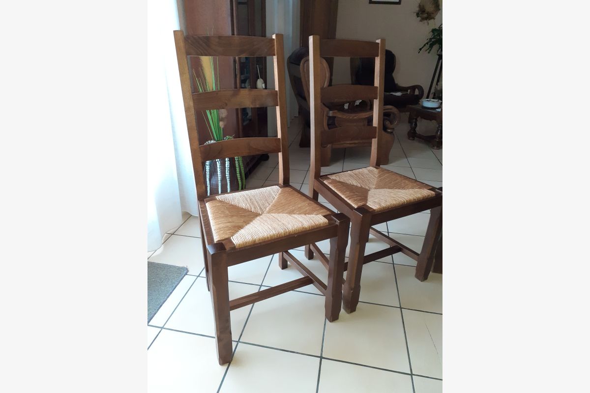 Buffet + table + chaises + banc - 30252064_3f6a77b6827c5861a02a64cf037d1009.jpg