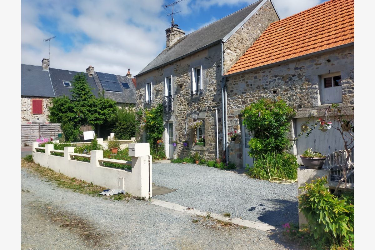 Photo 1 à vendre maison de 88 m2 en pierre entre Coutances et Agon-C