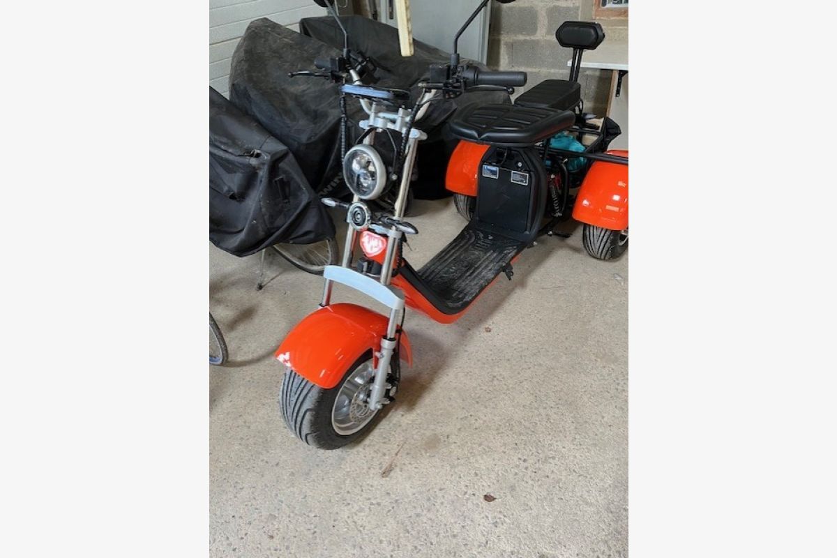 Scooter tricycle 2 places électrique  - 30252131_14bf3863a1f0d5f3424cefba2fefcf00.jpg
