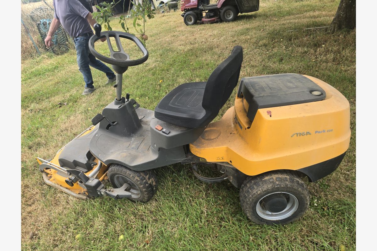 Tracteur tondeuse Spiga Park 220 - 30252335_5d5a157cdef723552ae1f0d879807c7b.jpg