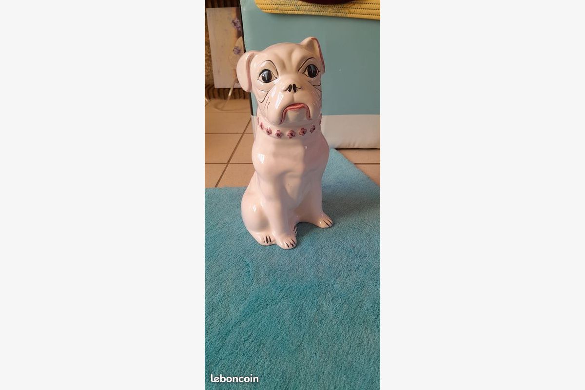 Photo 1 Statue Bouledogue Français Céramique Blanc Collier Rose