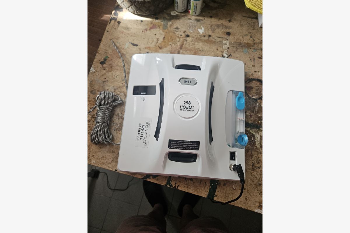 Robot lave-vitres - 30252725_6a7747f7070a0657855b40997e1bc2f0.jpg