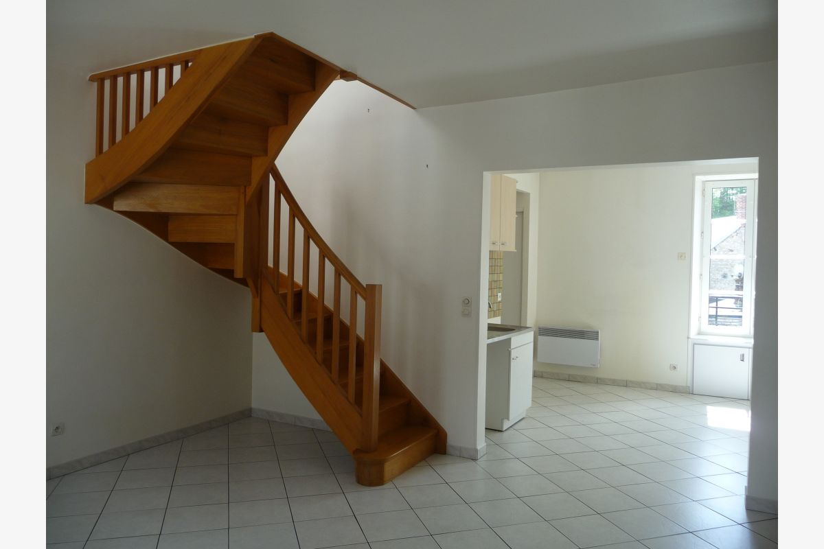 Photo 1 Villedieu-les-Poêles, à louer appt duplex F3...