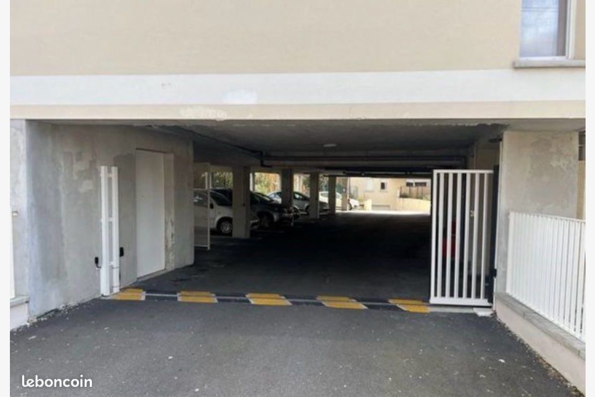Location parking couvert et sécurisé - 30253104_2878d0f440e63d2eb074960ec6dade6d.jpg