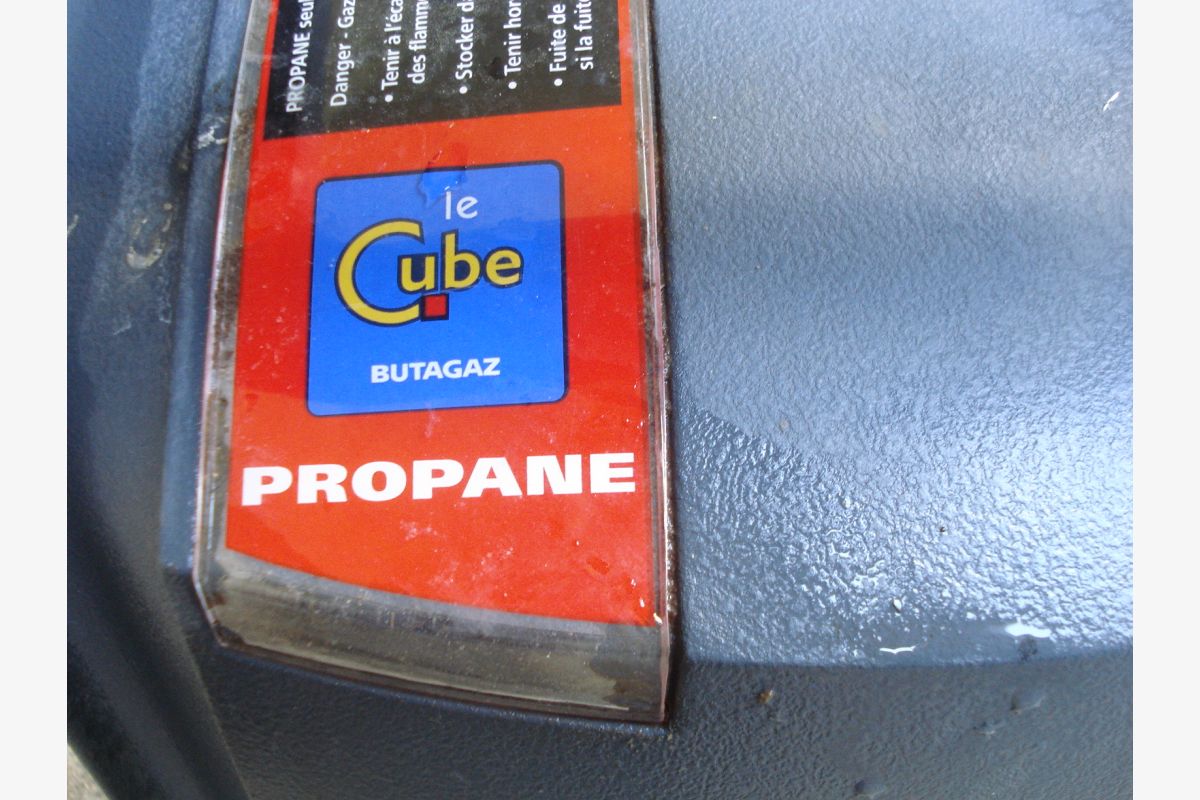 Cube propane - 30253216_2a9595e1b70599bb92669e76185e30ff.jpg