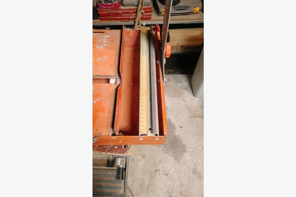 Coupe carrelage Rubi - 30253237_ce13d647e1202e6ed8669b65f9d90744.jpg