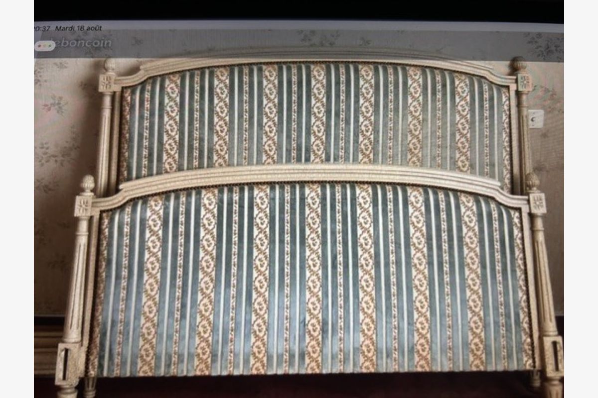 Photo 1 Lit capitonné Louis XVI