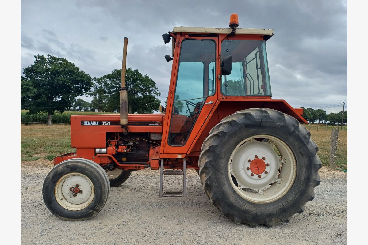 Photo 1 Renault 751