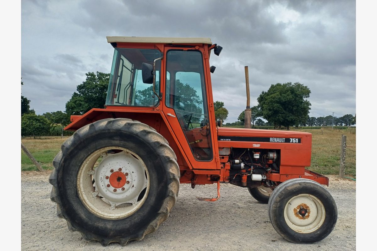Renault 751 - 30253768_a5b4e0f2ad1f7051a31a00c2ff7bc091.jpg