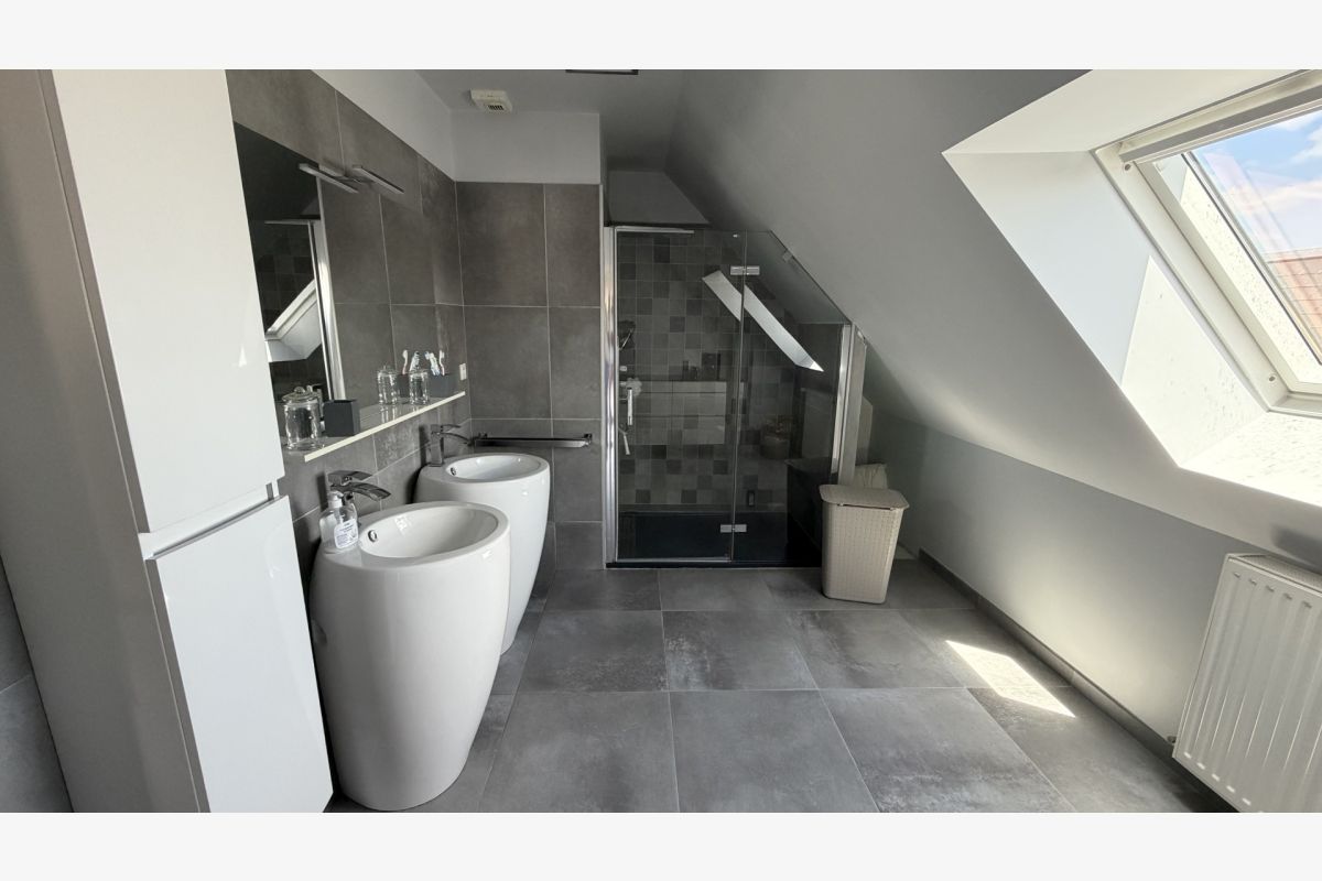 Saint-Gilles, à v. maison... - 30254160_78a92033fa7896ae4f920ff3b20583a0.jpg