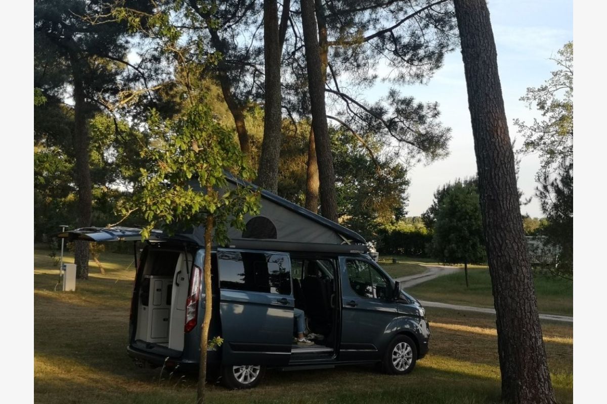 Photo 1 Van Ford Nugget Westfalia