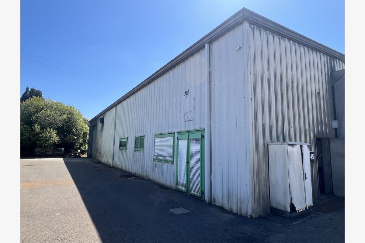 Local à 12 km Vire et 14 km Villedieu - bâtiment isolé - 30254929_118d245c360bbb17519786e7c0823cc0.jpg