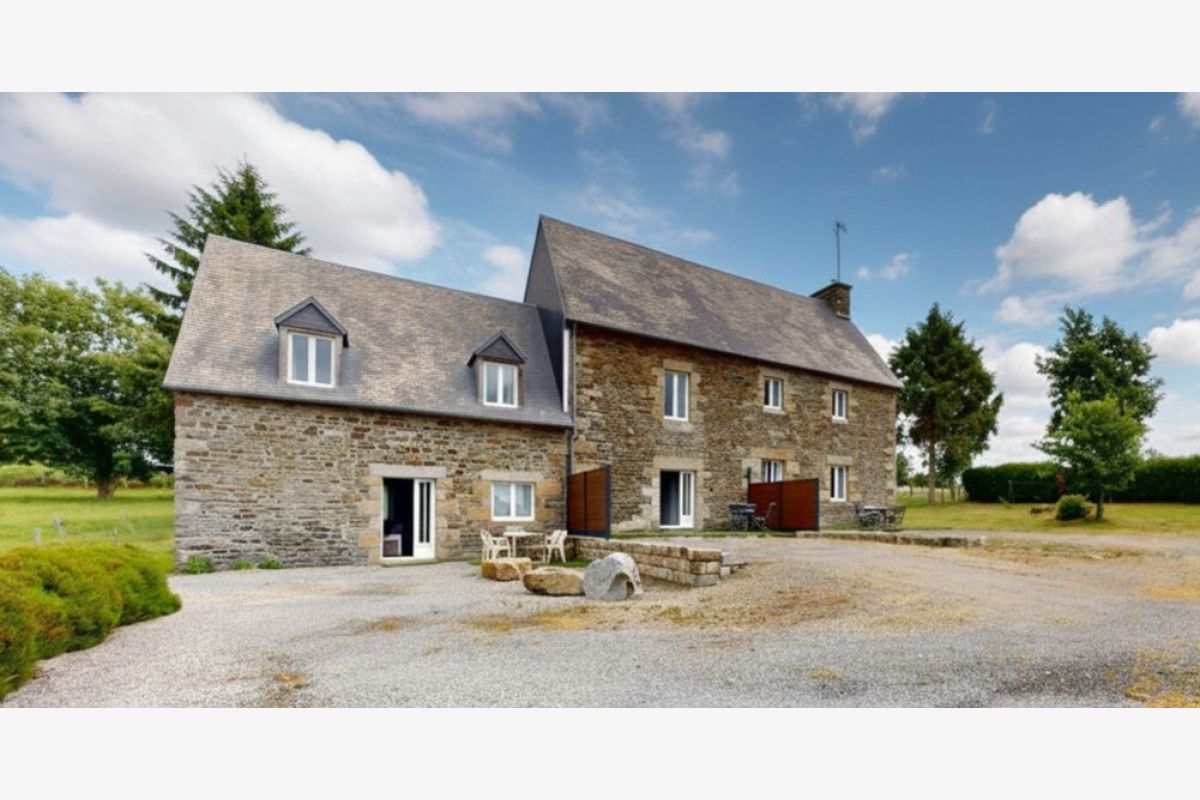 Photo 1 Ensemble immobilier proche Brécey