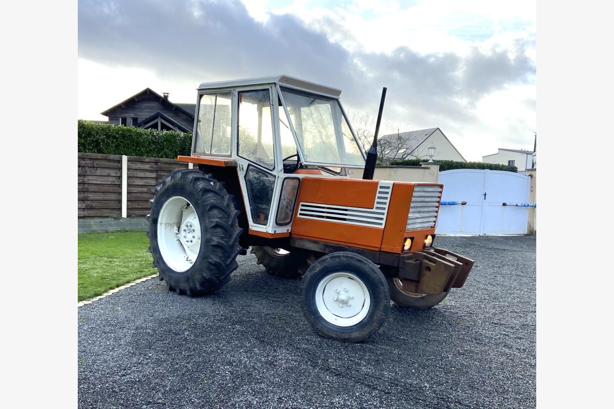 Photo 1 Tracteur FIAT Someca 780, restauré