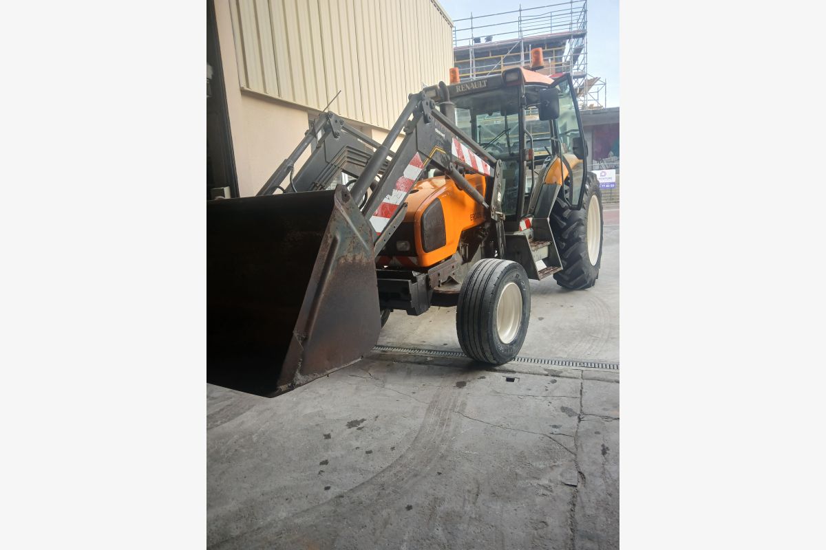 Photo 1 Tracteur Renault 