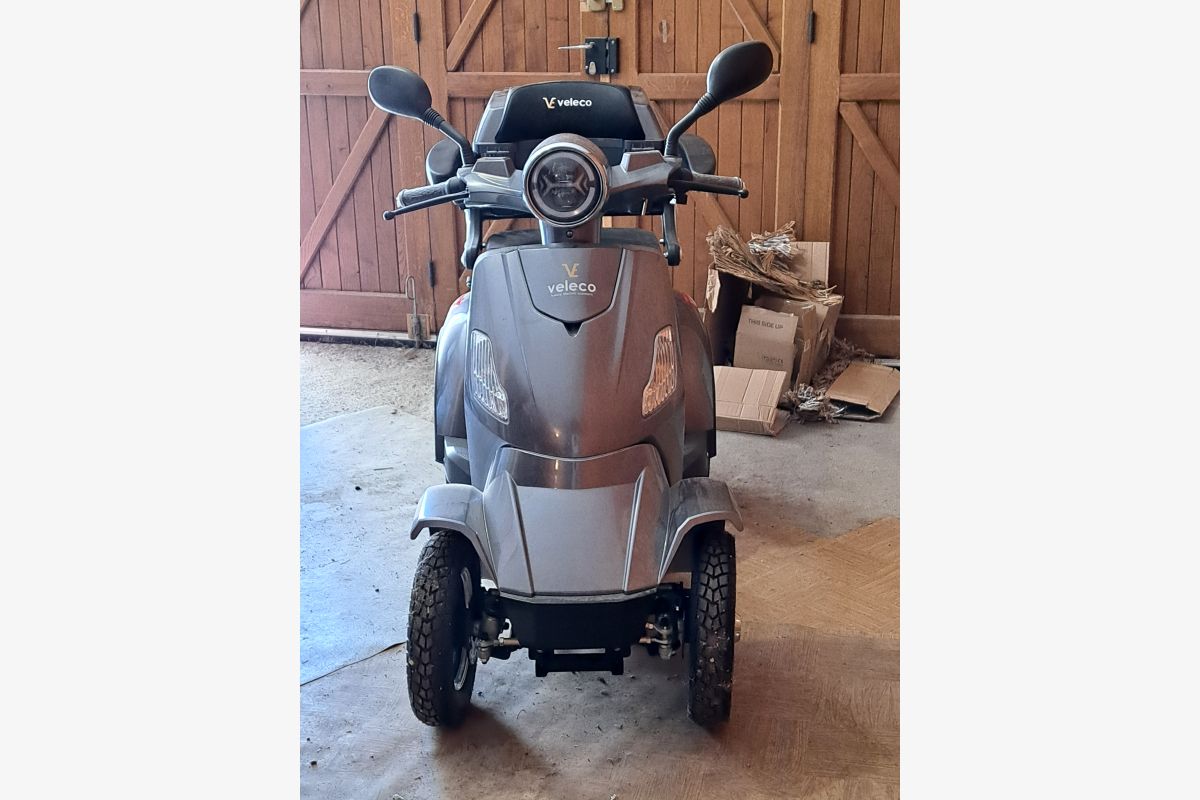Photo 1 Scooter électrique VELECO 