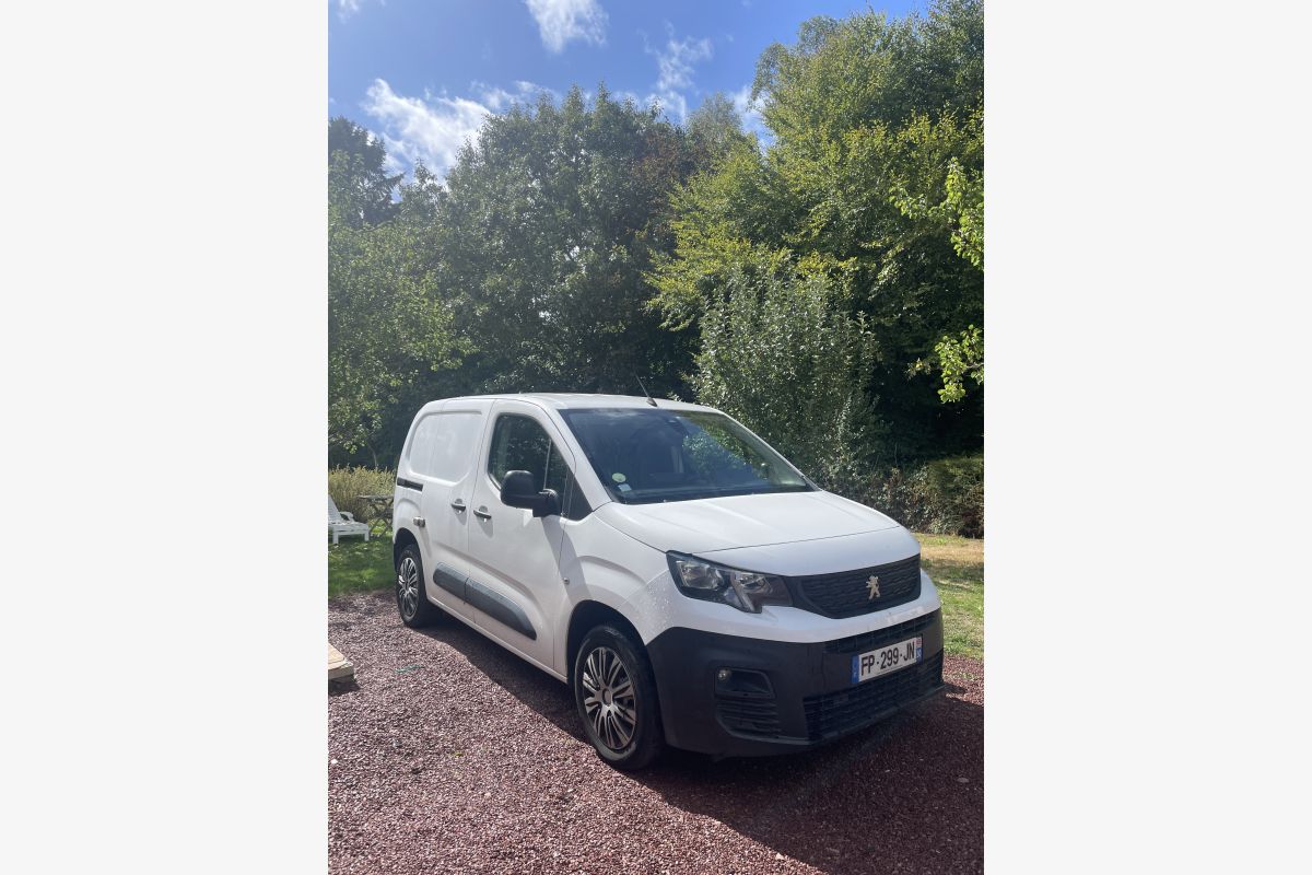 Photo 1 Peugeot Partner fourgon standard 650 kg Bluehdi 100 s&s bvm5