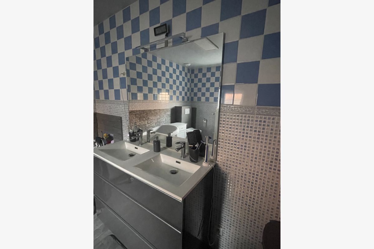 Meuble double vasque SdB + miroir + lumière  - 30256841_18c69919eaea0b1191748c6af381b83a.jpg