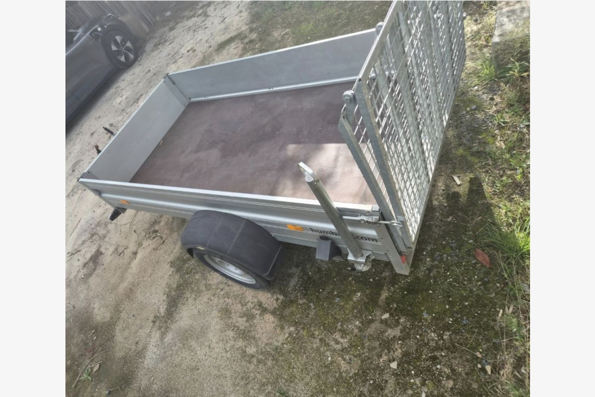 Remorque Humbaur avec pont arrière dépliable - 30256846_12086d49e79bea168ac3f62aad5a5b3a.jpg