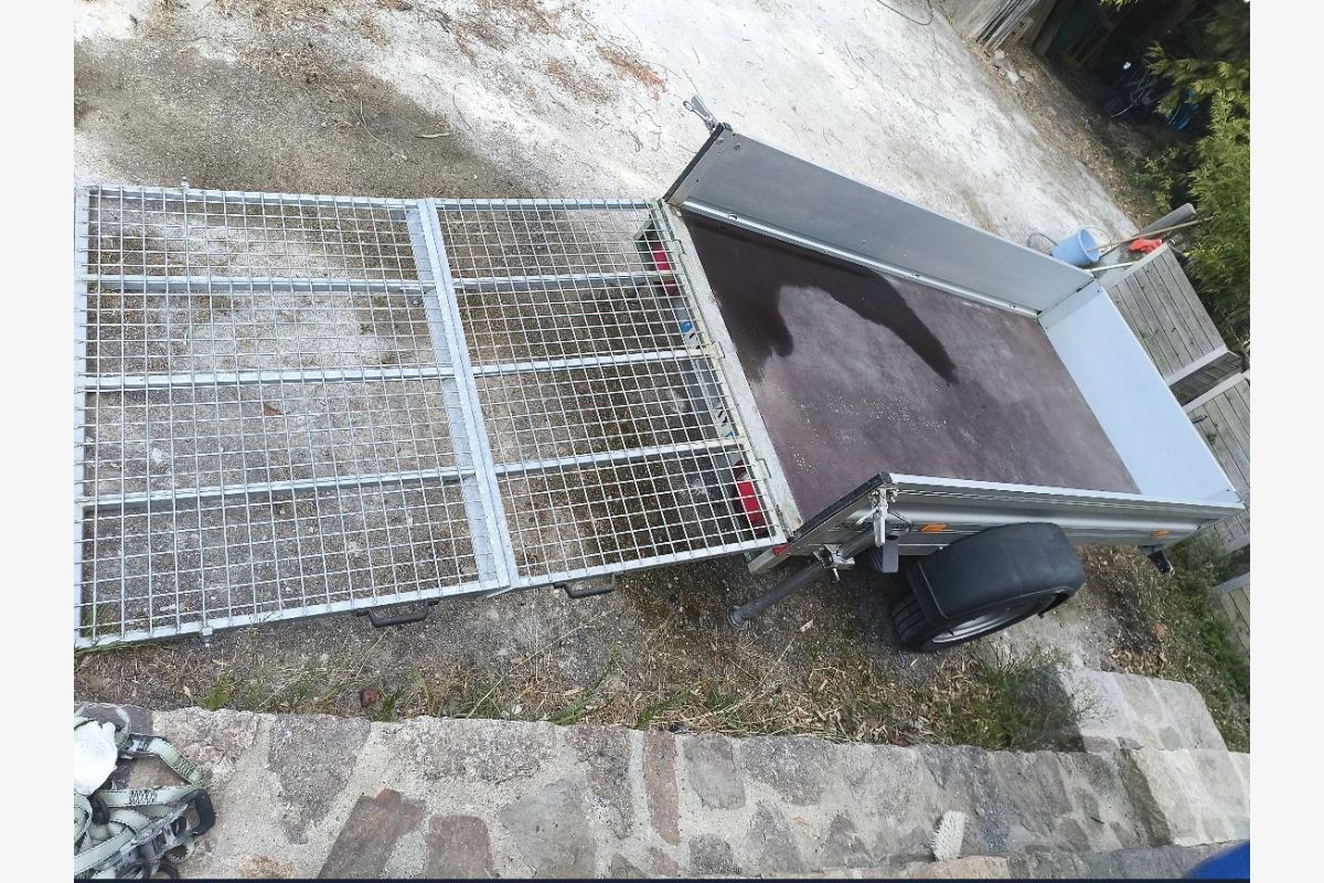 Photo 1 Remorque Humbaur avec pont arrière dépliable